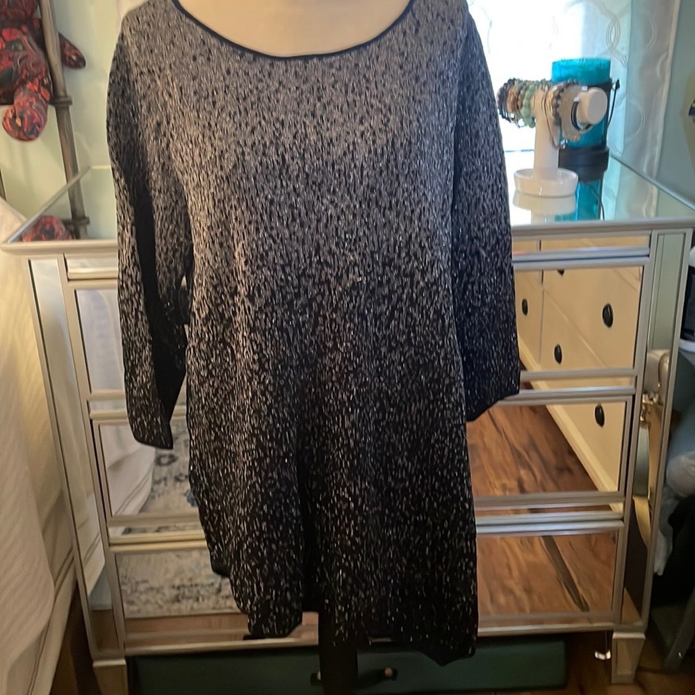 Chelsea & Theodore XL shimmer tunic w/asymmetrical hem. Perfect condition. ✨​​
